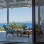Seafront Paradise *