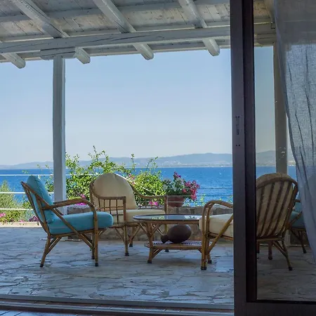 Seafront Paradise *